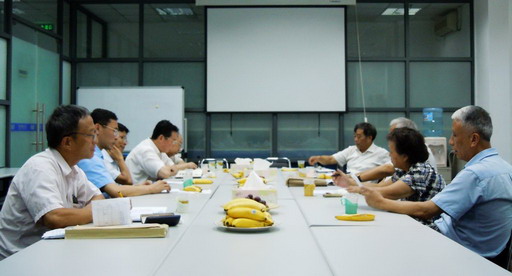 学会在技术培训中心召开常务理事会